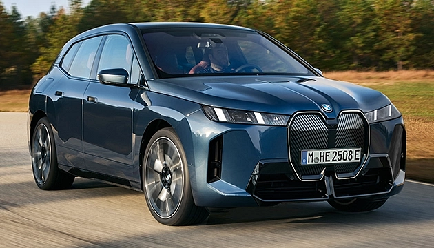 BMW iX | Připraven na vše. Od terénu po dálnici.