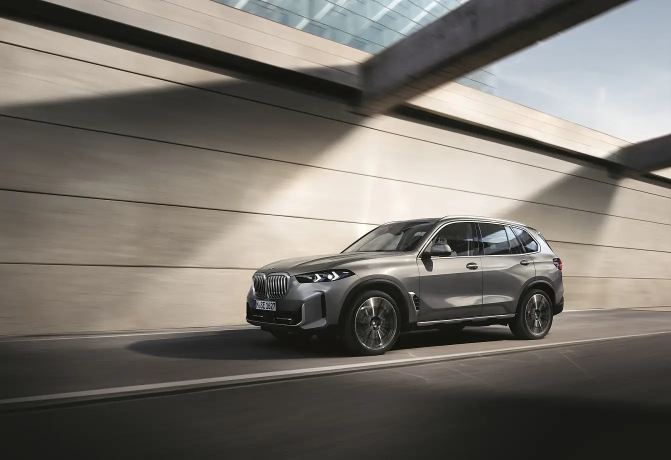 BMW X5 A X7 NYNÍ S M SPORTOVNÍM PAKETEM A SADOU ZIMNÍCH KOL V CENĚ VOZU.