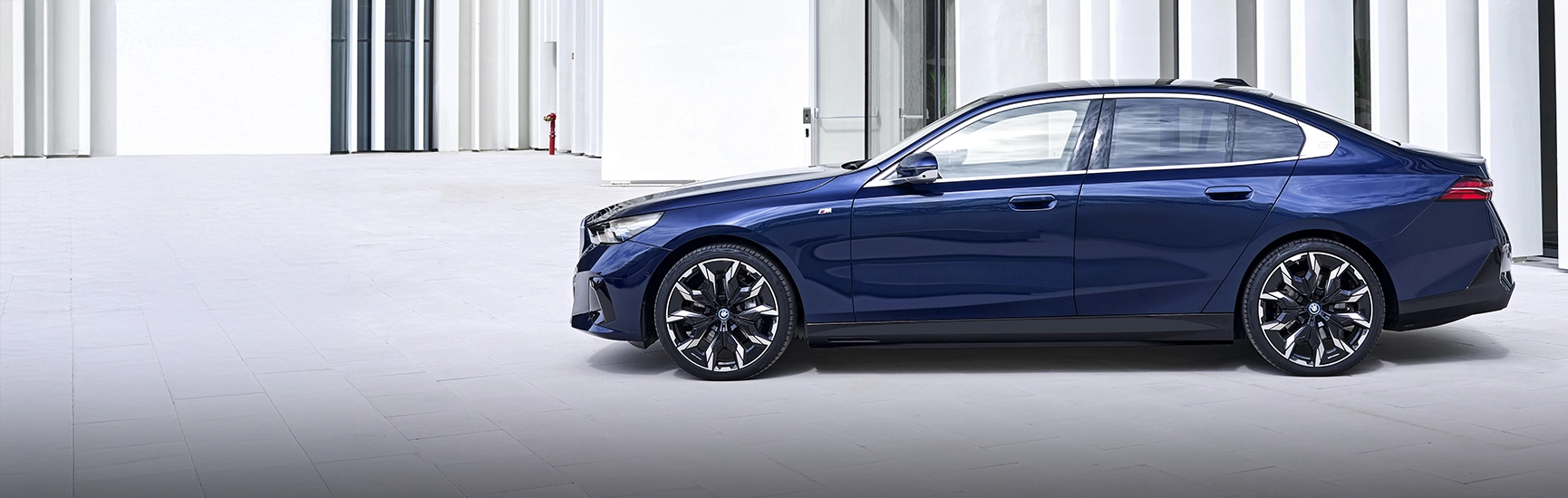 NOVÉ BMW i5 Sedan