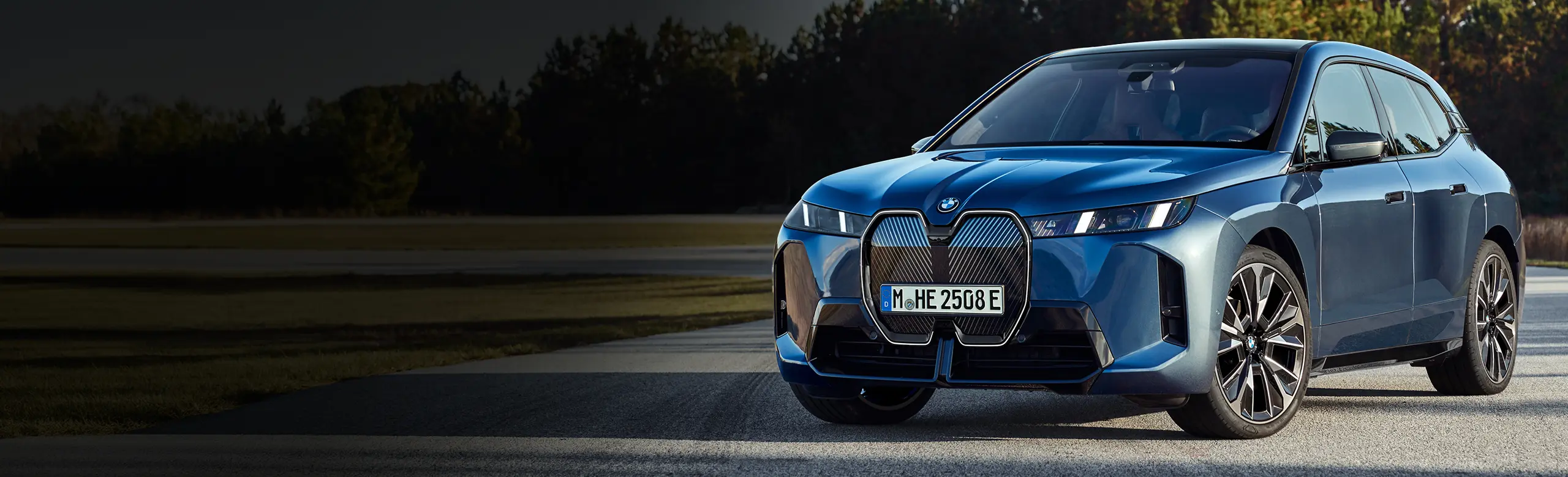 BMW iX | Perfektní stabilita na silnici.