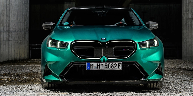 BMW M5 SEDAN