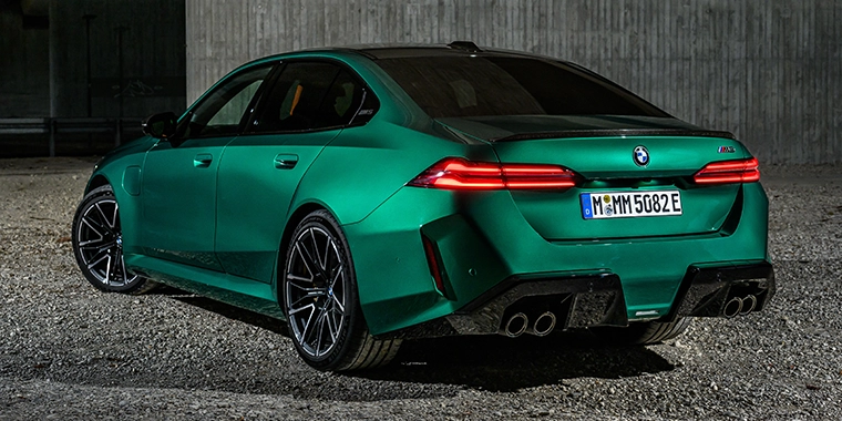 BMW M5 SEDAN