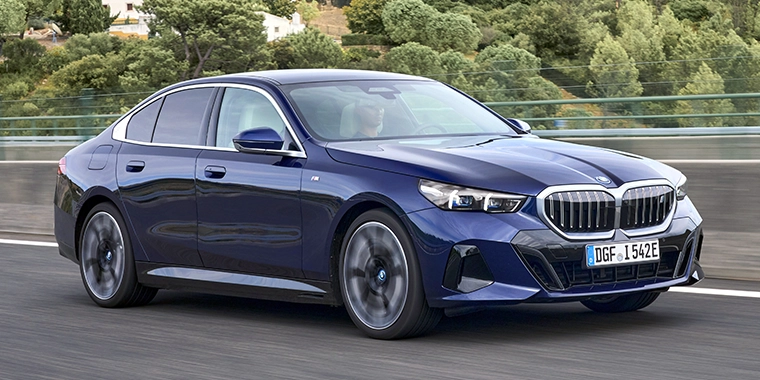NOVÉ BMW i5 Sedan
