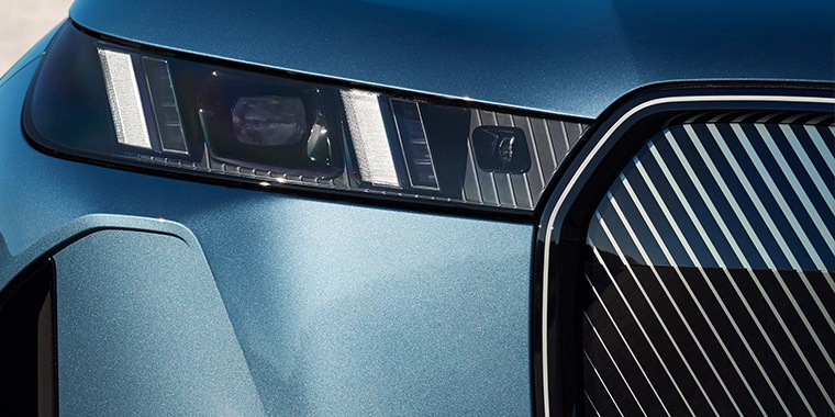 NOVÉ BMW iX (2025)