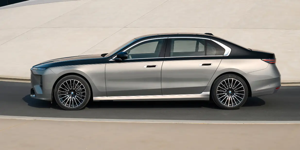 NOVÉ BMW ŘADY 7 - 2026 | JÍZDA SNŮ