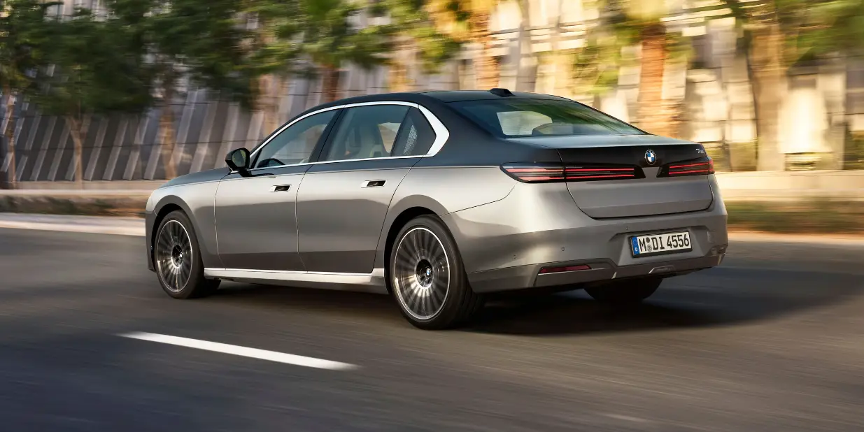 NOVÉ BMW ŘADY 7 - 2026 | JÍZDA SNŮ