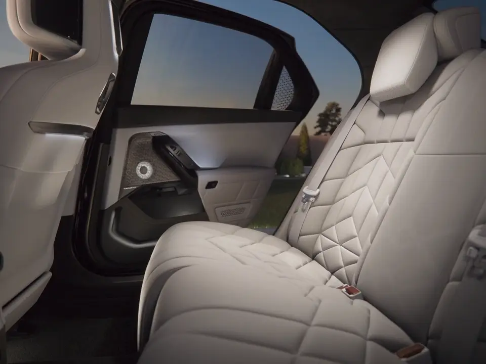 NOVÉ BMW ŘADY 7 - 2026 | JÍZDA SNŮ