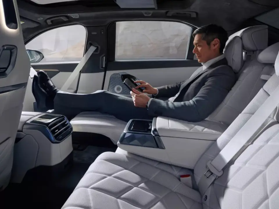 NOVÉ BMW ŘADY 7 - 2026 | JÍZDA SNŮ